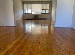 8640 Niles Center Rd #2C, Skokie, IL 60077