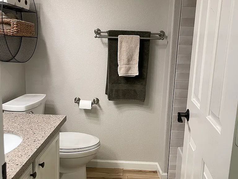 454 W Midland Ln — Photo 28