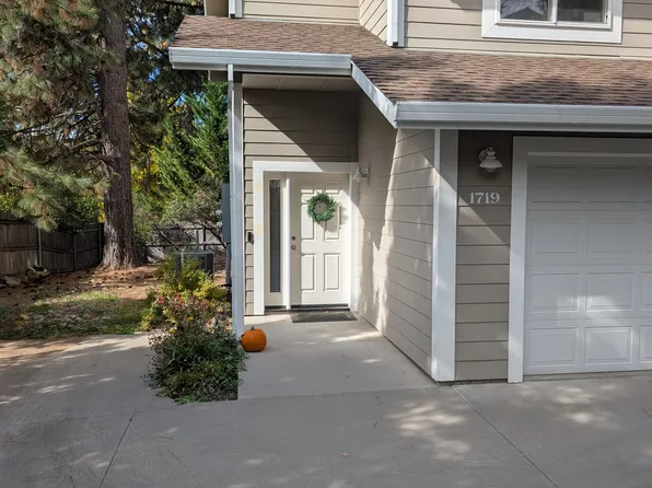 1719 Grant Rd, Mount Shasta, CA 96067