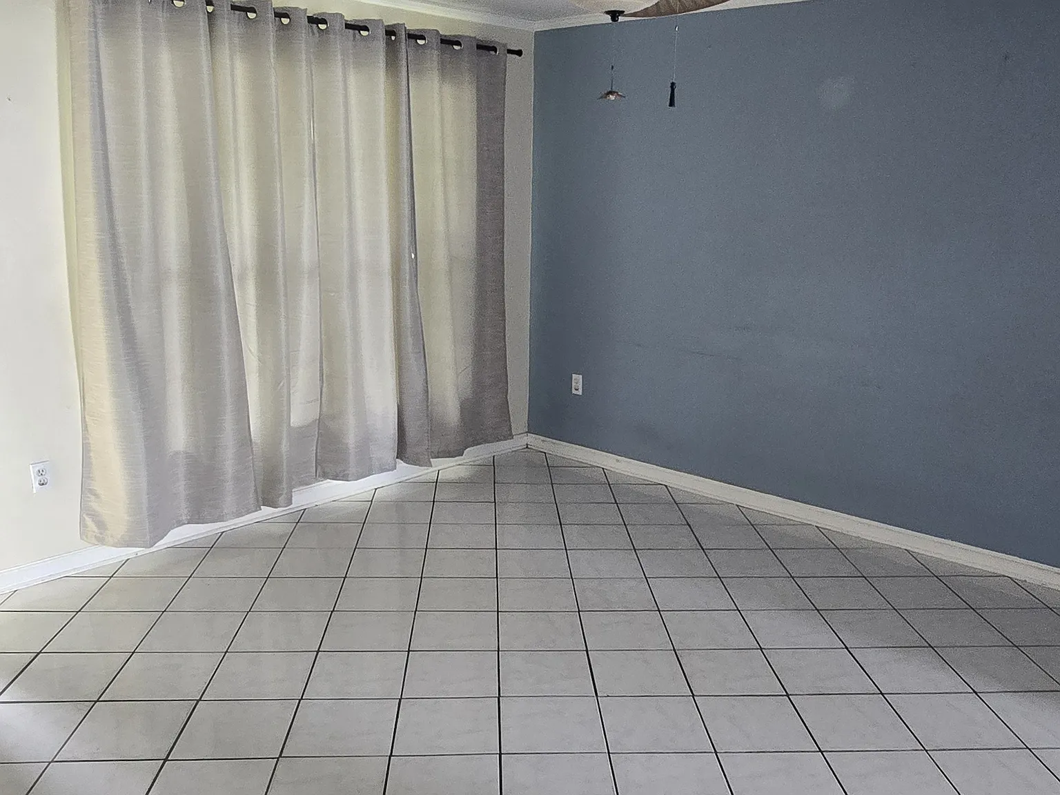 3 bed, 969 sqft, $1,800 — Photo 1