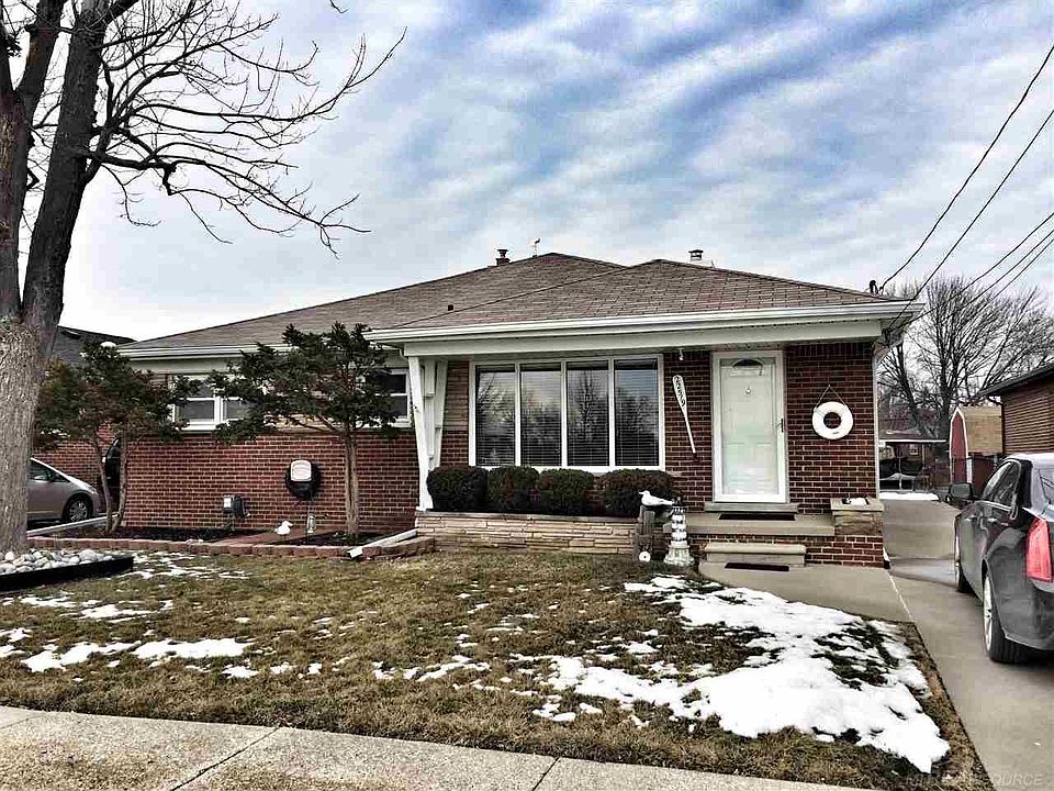 For Sale: 22519 E 11 Mile, Saint Clair Shores, MI 48081