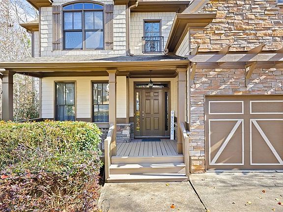 3rd image of 334 Maple View Ct