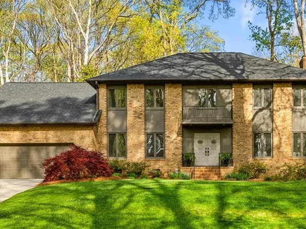 1115 Pebble Dr, Greensboro, NC 27410