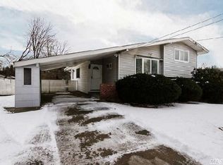 14 Days Ave, Selden, NY 11784
