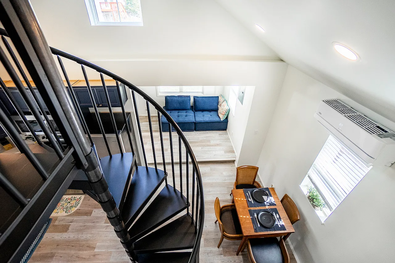 2 bed, 550 sqft, $2,500 — Photo 2