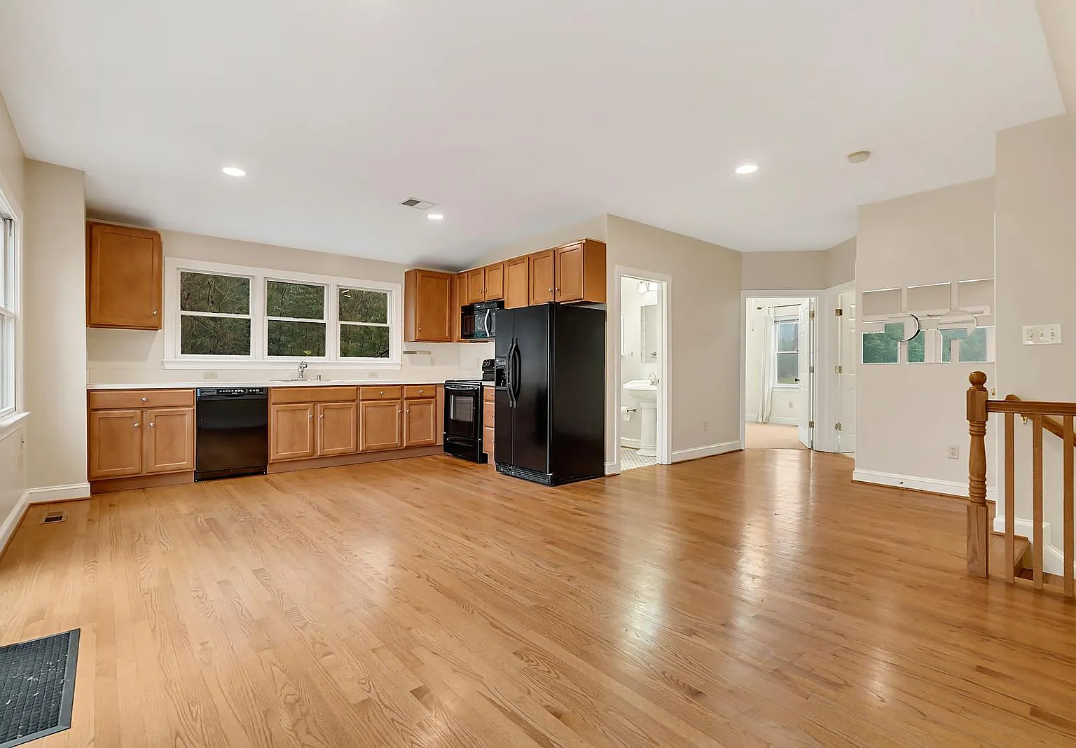2 bed, 1115 sqft, $2,900 — Photo 2