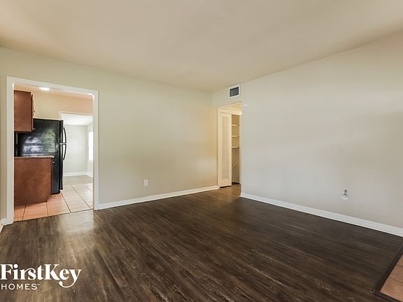 5th image of 10112 N Ashley St