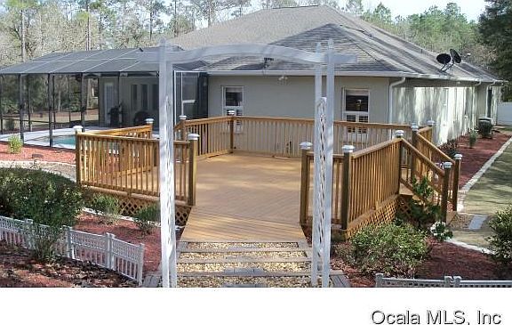 BRAND NEW DECK FOR ENTERTAINIG