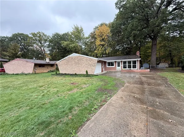 3959 Eleanor Dr, North Olmsted, OH 44070