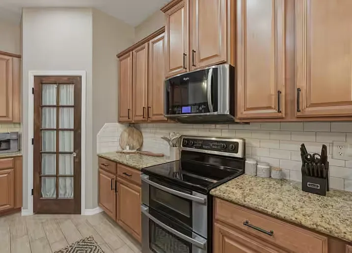 4 bed, 2.5 bath, 2106 sqft, $4,500 — Photo 4