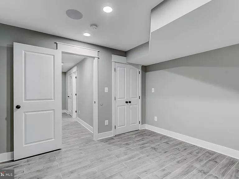 715 S Conkling St — Photo 31