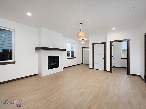 4th image of 906 New York Dr