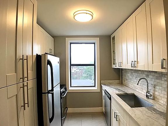 5th image of 3660 Waldo Ave APT 5M