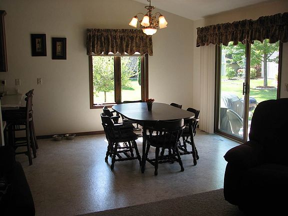 4th image of 1621 Peach Tree Ct
