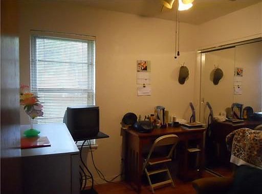 5th image of 5325 Navarro St