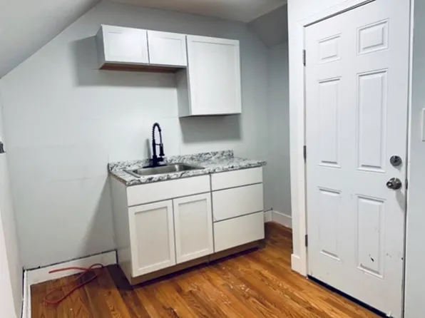 190 6th St #3, Bridgeport, CT 06607