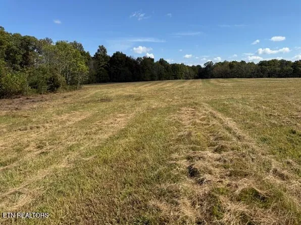 555 Smith Rd, Crossville, TN 38571