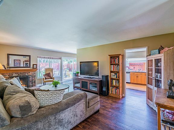 3rd image of 4292 Blackwood St