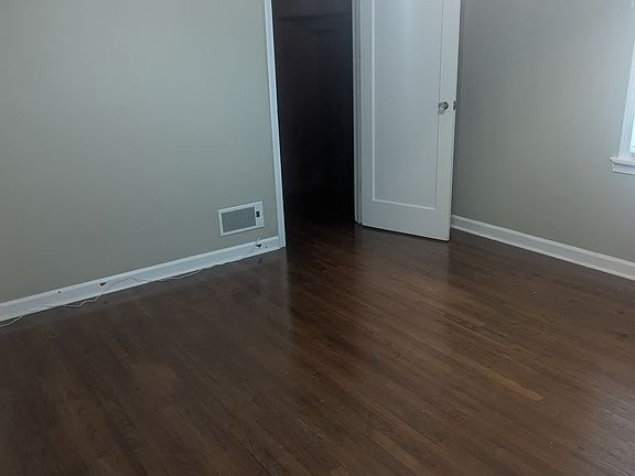 3rd image of 821 E 54th St #821