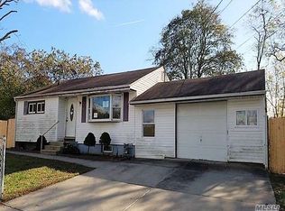 60 Cypress St, Central Islip, NY 11722