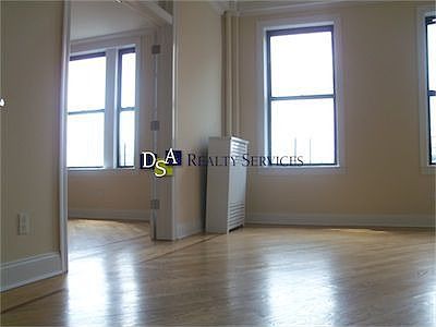 4th image of 501 W 110th St APT 8C