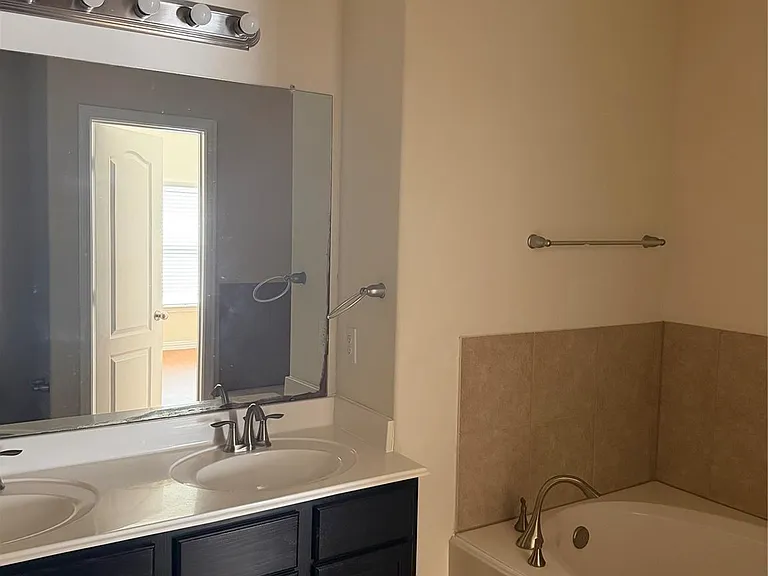 7534 Abbey Point Ln — Photo 10
