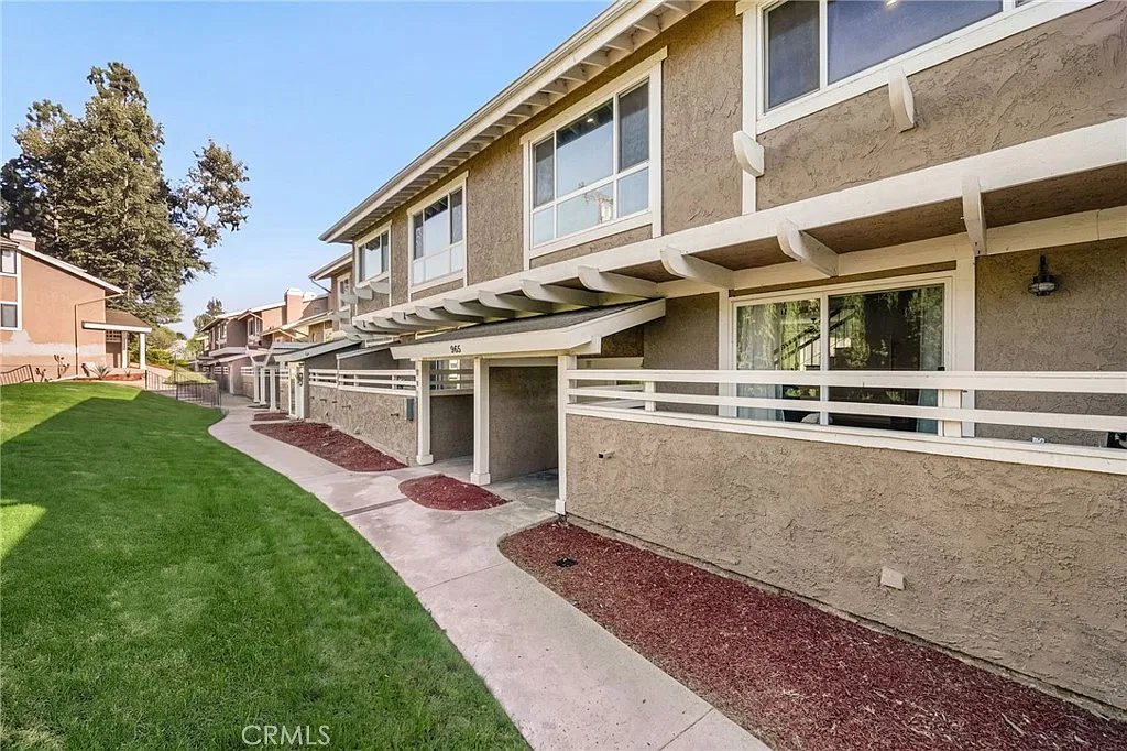 2 bed, 1.5 bath, 1437 sqft, $3,600 — Photo 2