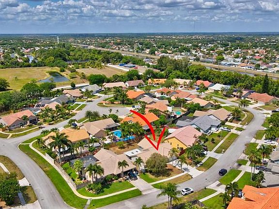 5th image of 9266 Laurel Green Dr