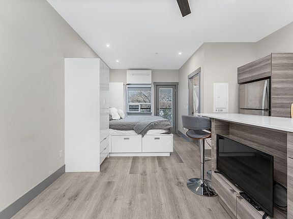 4th image of 2555 Lakeshore Rd #310