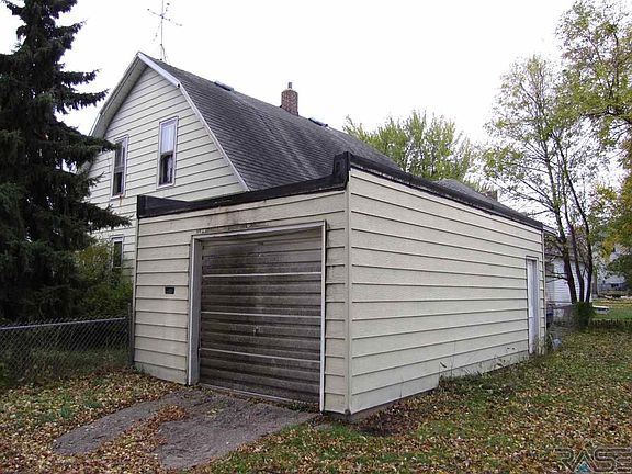 4th image of 217 E Crawford St