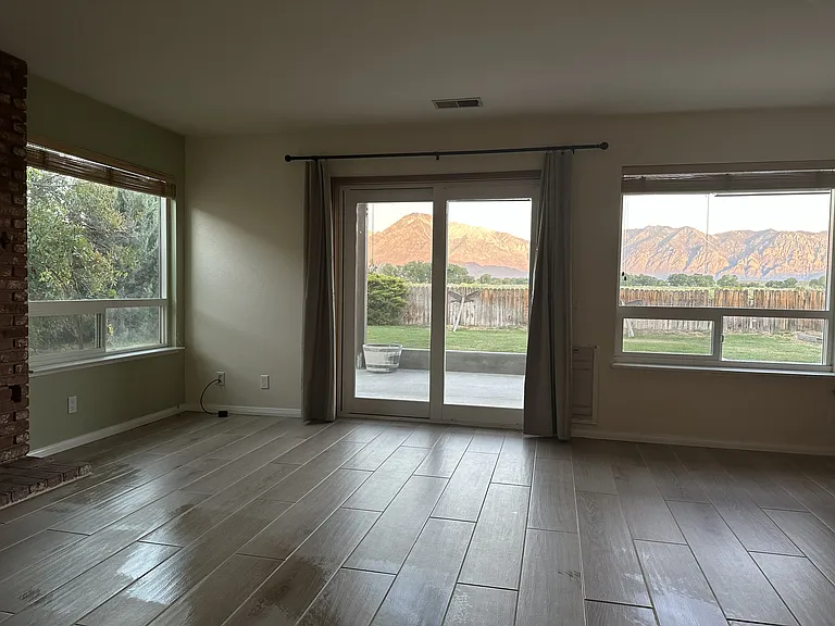 1631 Shoshone Dr — Photo 3