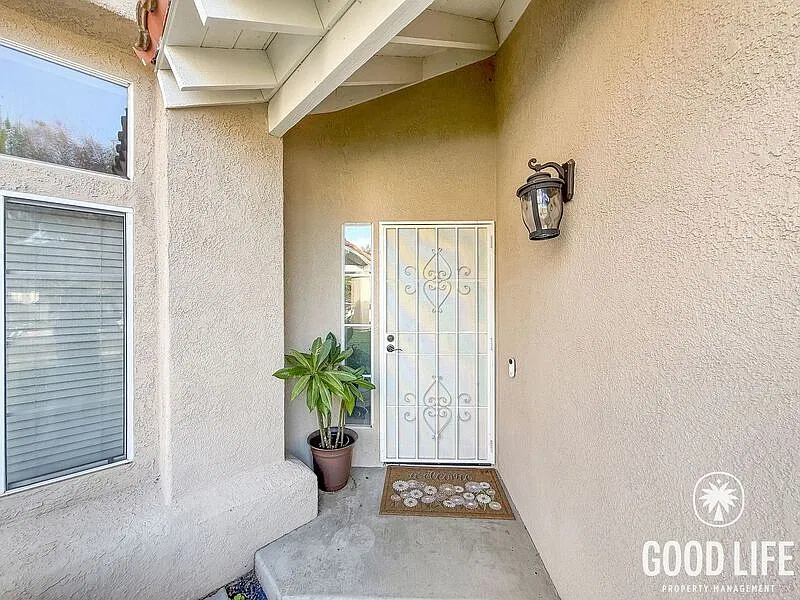 4 bed, 2.5 bath, 2130 sqft, $3,900 — Photo 2