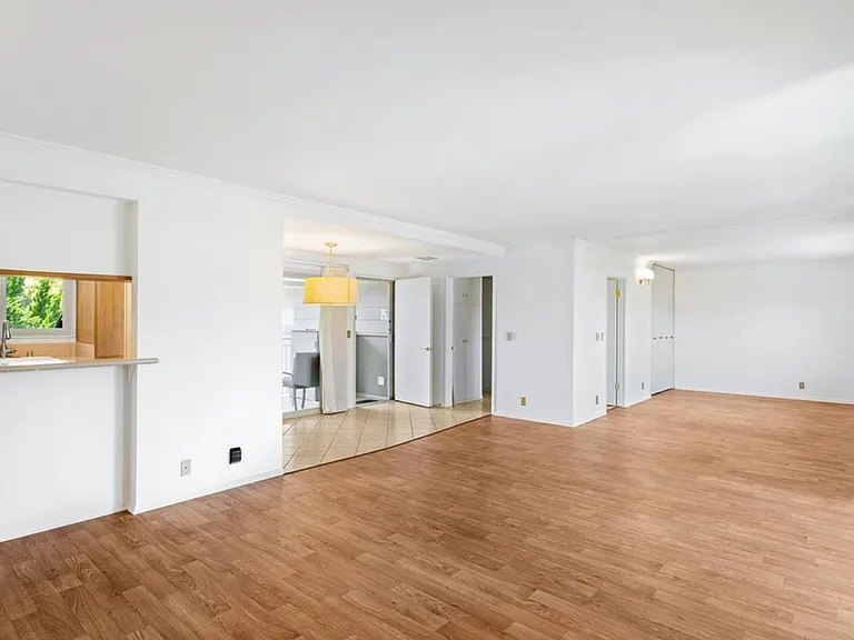 331 Moreton Bay Ln #6 — Photo 6