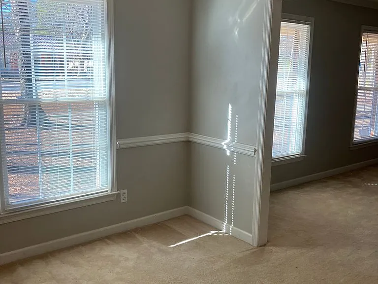 1018 Jefferson Rd — Photo 12