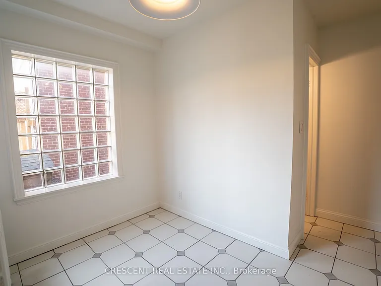 520 Prince Edward Dr N #MAIN — Photo 11