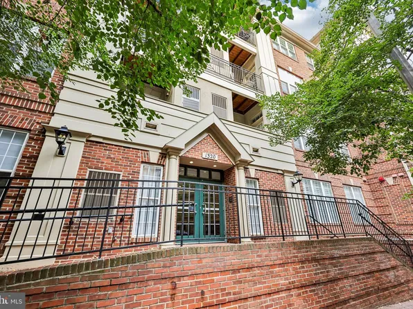 1320 N Wayne St APT 405, Arlington, VA 22201