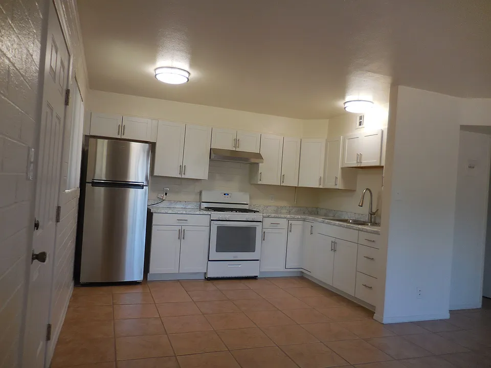1200 E Spence Ave #10