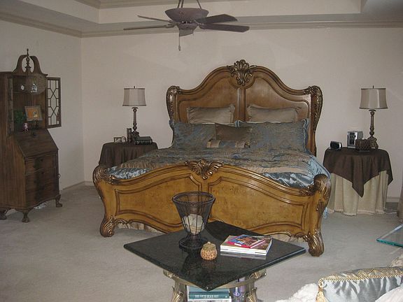 Oversized master bedroom w/sitting area.