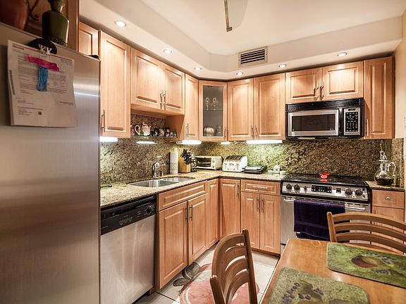 4th image of 20379 W Country Club Dr #Penthouse 33