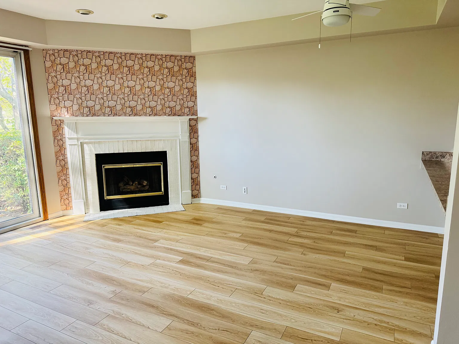 2 bed, 2.5 bath, 1010 sqft, $2,350 — Photo 3