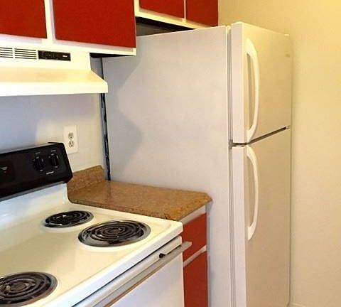 2nd image of 326 Jarvis St APT 206