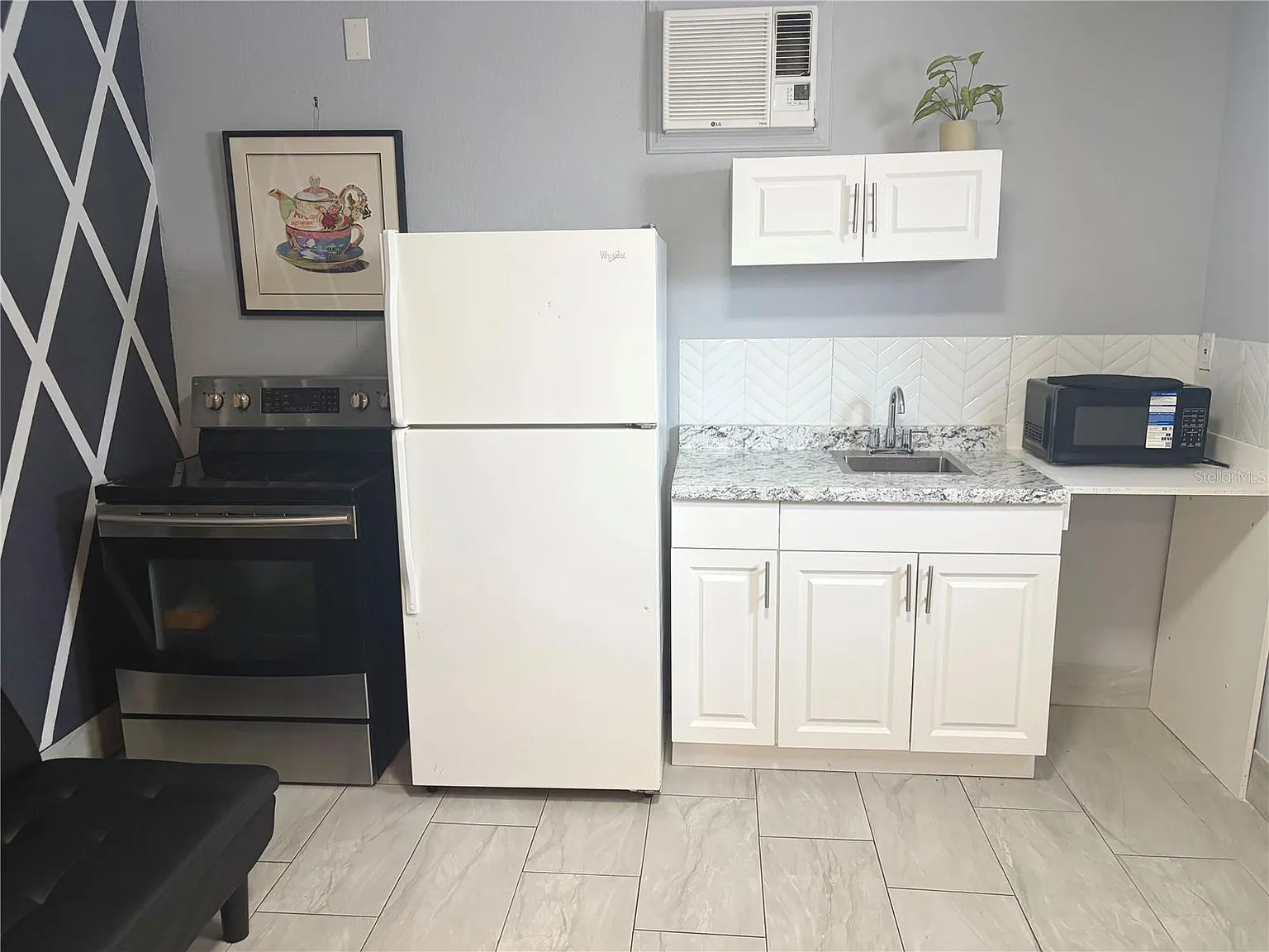 1 bed, 1.0 bath, 300 sqft, $1,100 — Photo 2