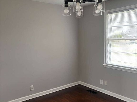 5th image of 809 Country Club Dr