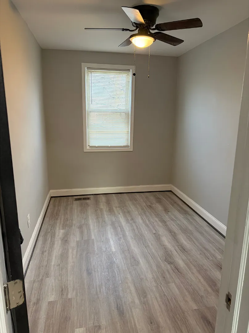 3831 Derby Manor Dr $650 Available (Shared Bath) — Photo 4