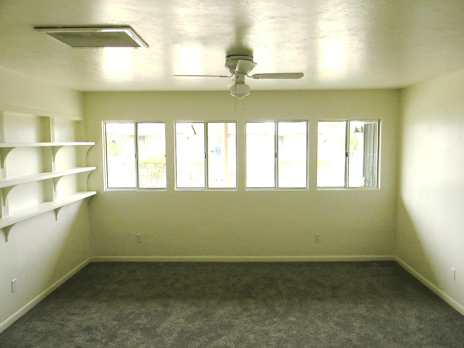 3 bed, 1300 sqft, $600 — Photo 2