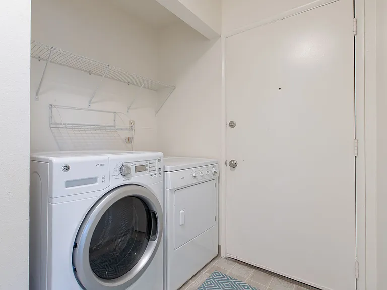 Parkhurst Apartments — Photo 6
