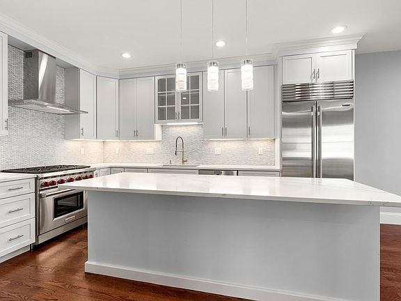 4th image of 121 Farwell St #121
