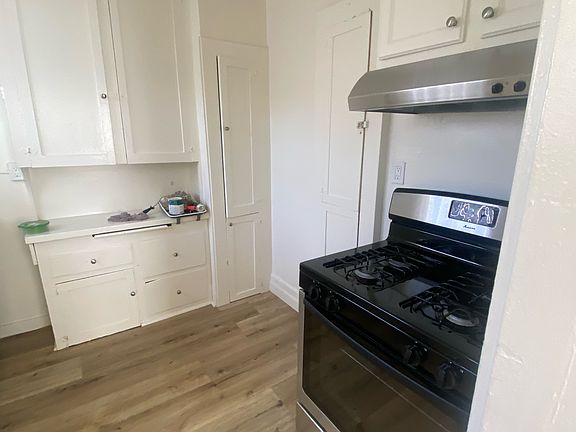 2nd image of 436 Gaviota Ave #440