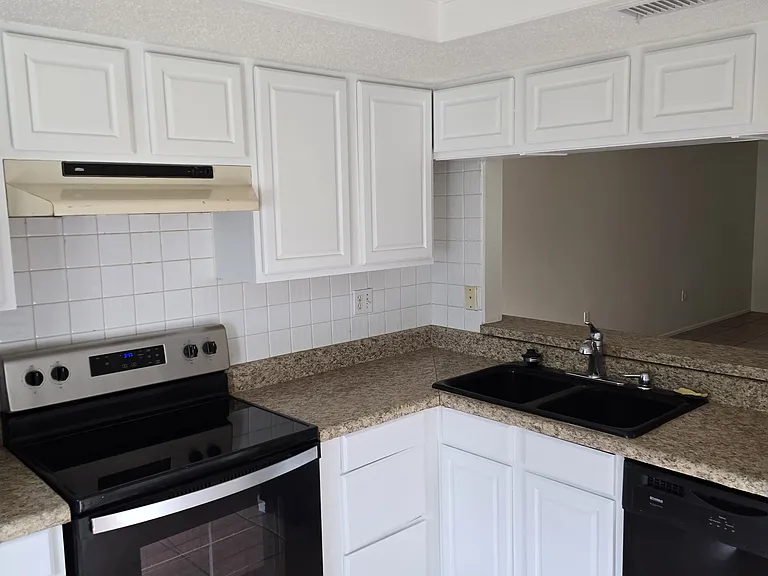 219 Palmetto Ct #219 — Photo 2
