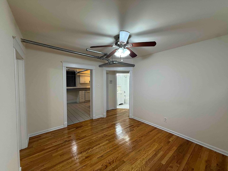 1st image of 3052 N Kenmore Ave